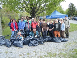 Activité de nettoyage du ruisseau